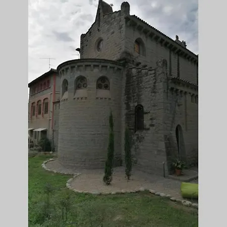 Iglesia Del Sagrado Corazon Lodge Torello